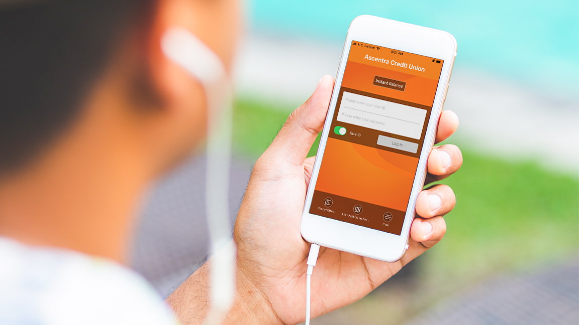 CrossSelling_AscentraAnywhere Someone looking at their Ascentra Mobile App login screen